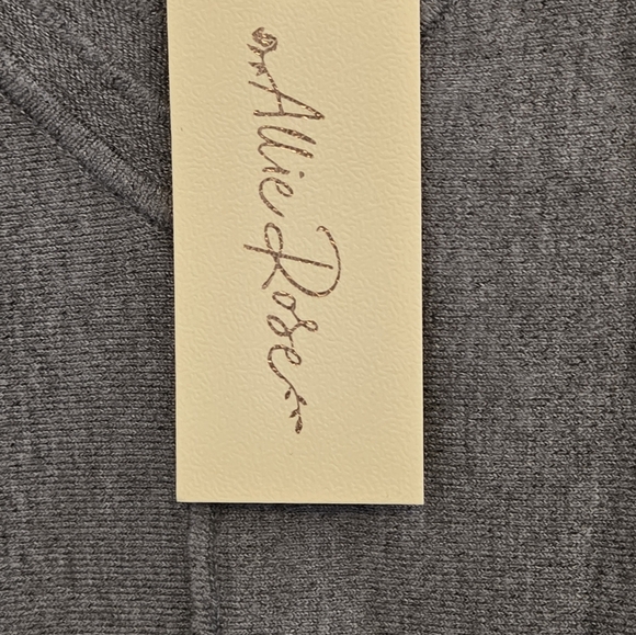Allie Rose NWT V-Neck Gray Sweater Large - Picture 8 of 9